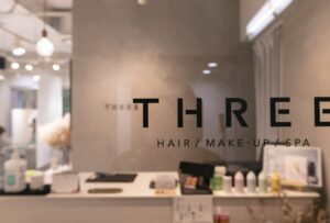 THREEの店内画像